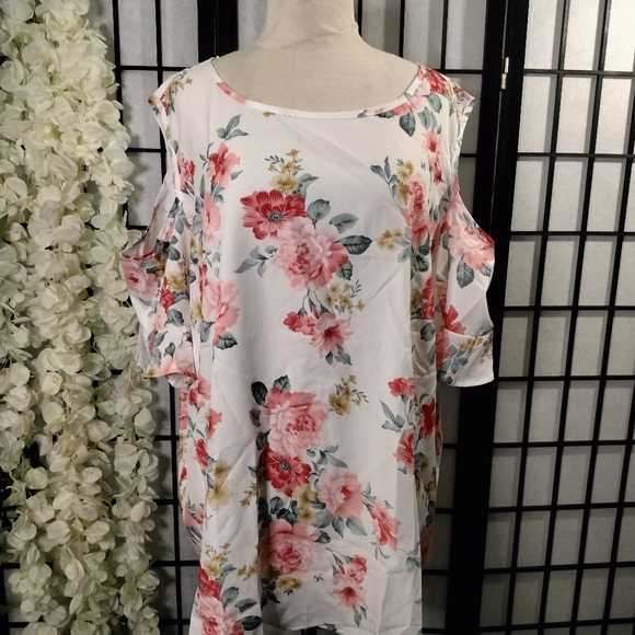 BLOOMCHIC Tops - BLOOMCHIC Floral Cold Shoulder Blouse Size 22 white/pink